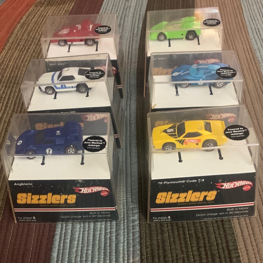 Sizzlers Hot Wheels Toy Car Collection - Red, Blue, Yellow, Green

X 6 Cars